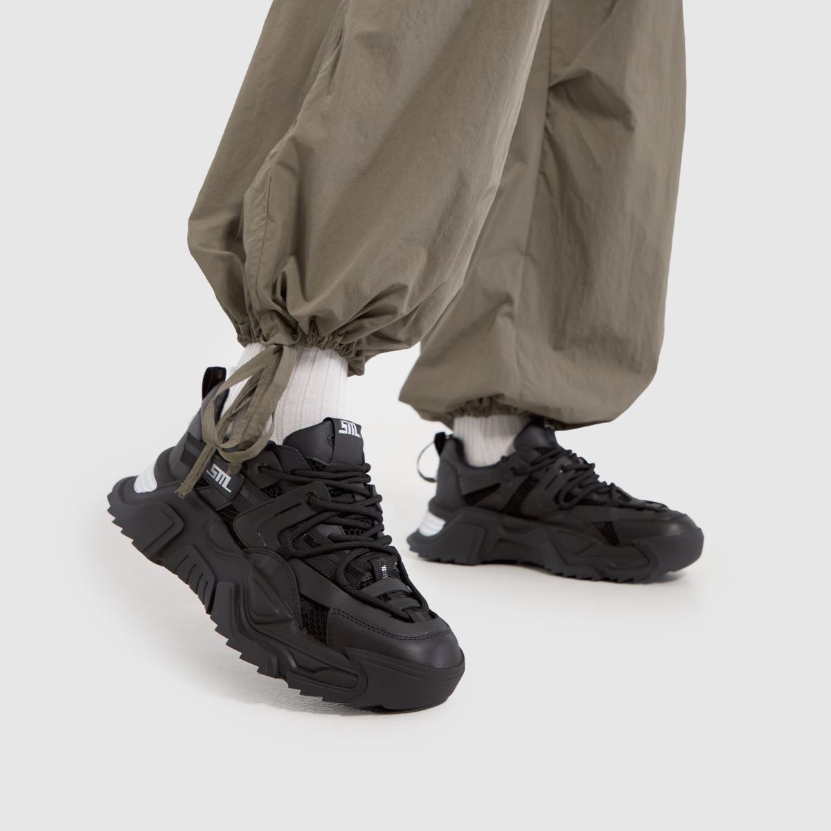 Tenisky Steve Madden Kingdom v černé a stříbrné barvě