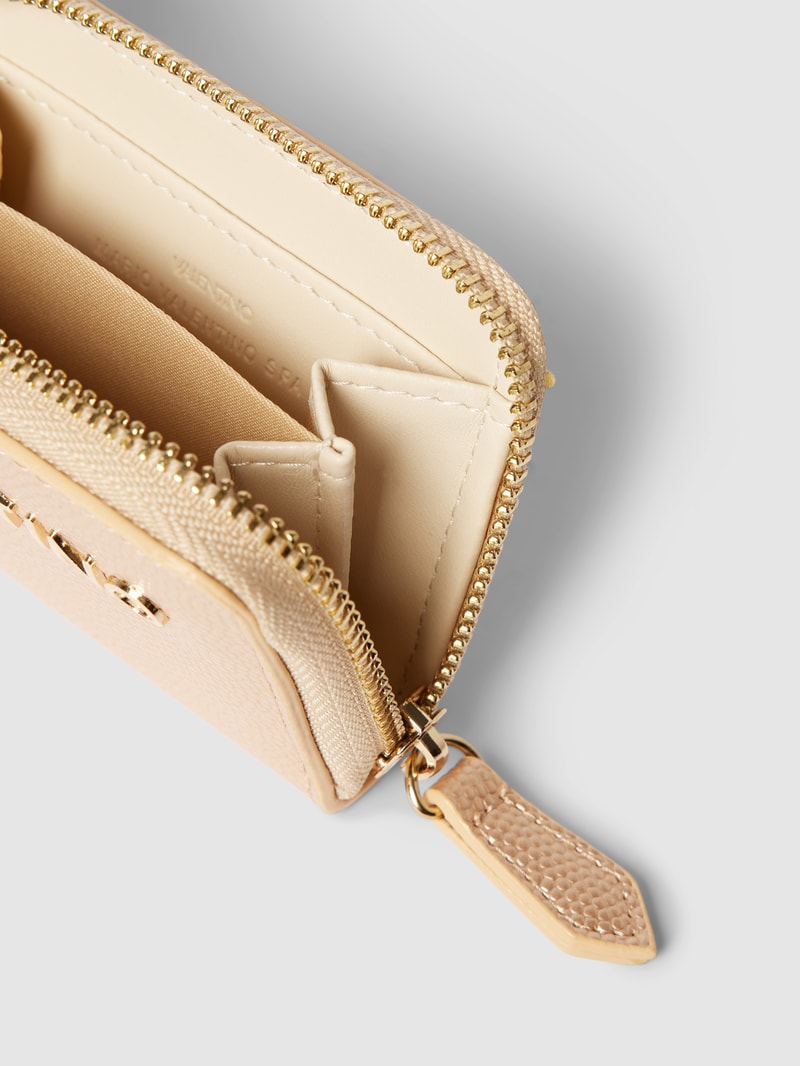 Portemonnaie mit Label-Detail Modell 'DIVINA' in gold