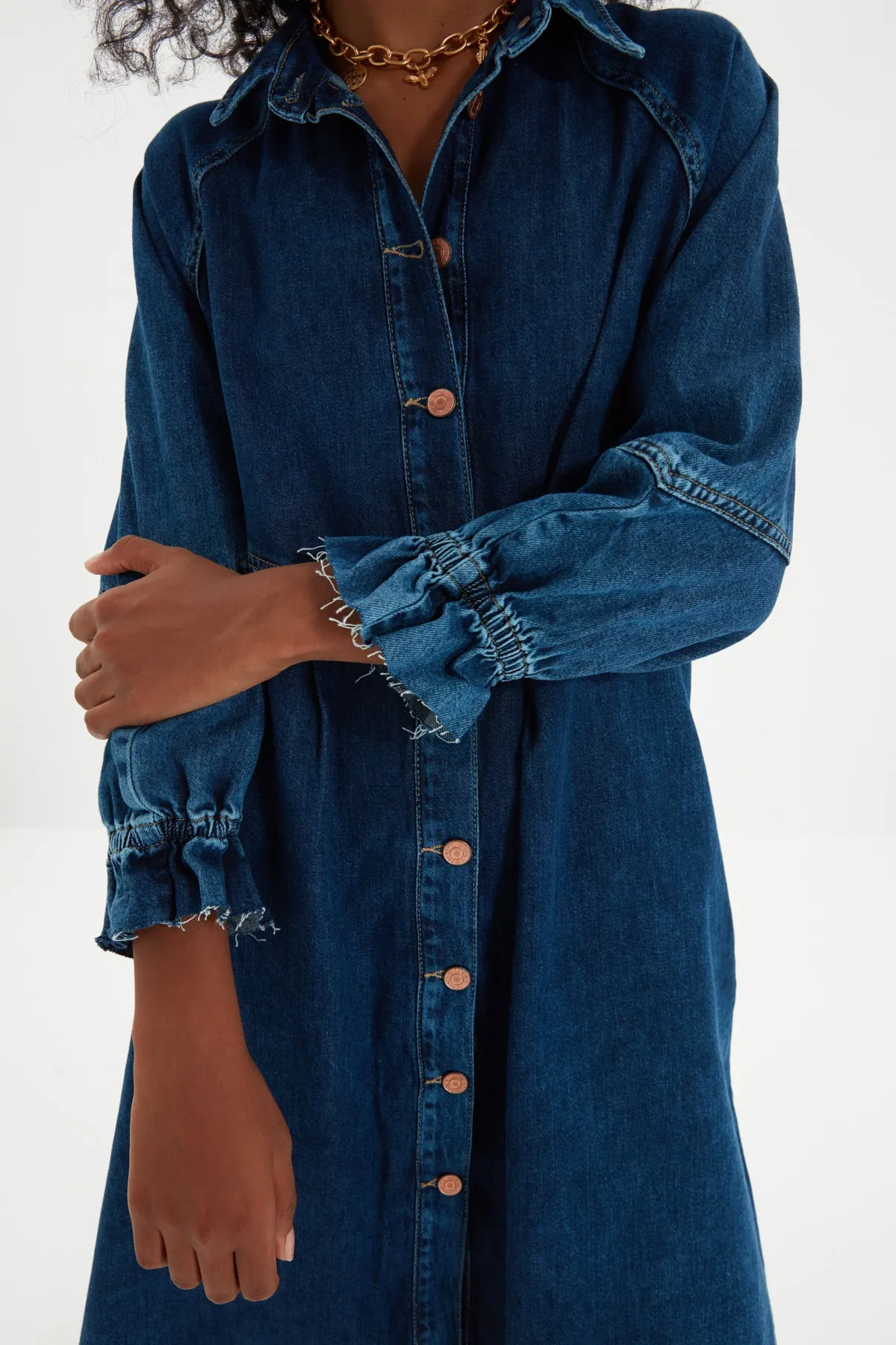 Trendyol Collection  Blaues, detailliertes, übergroßes Jeanskleid mit Nähten TWOAW22EL0072