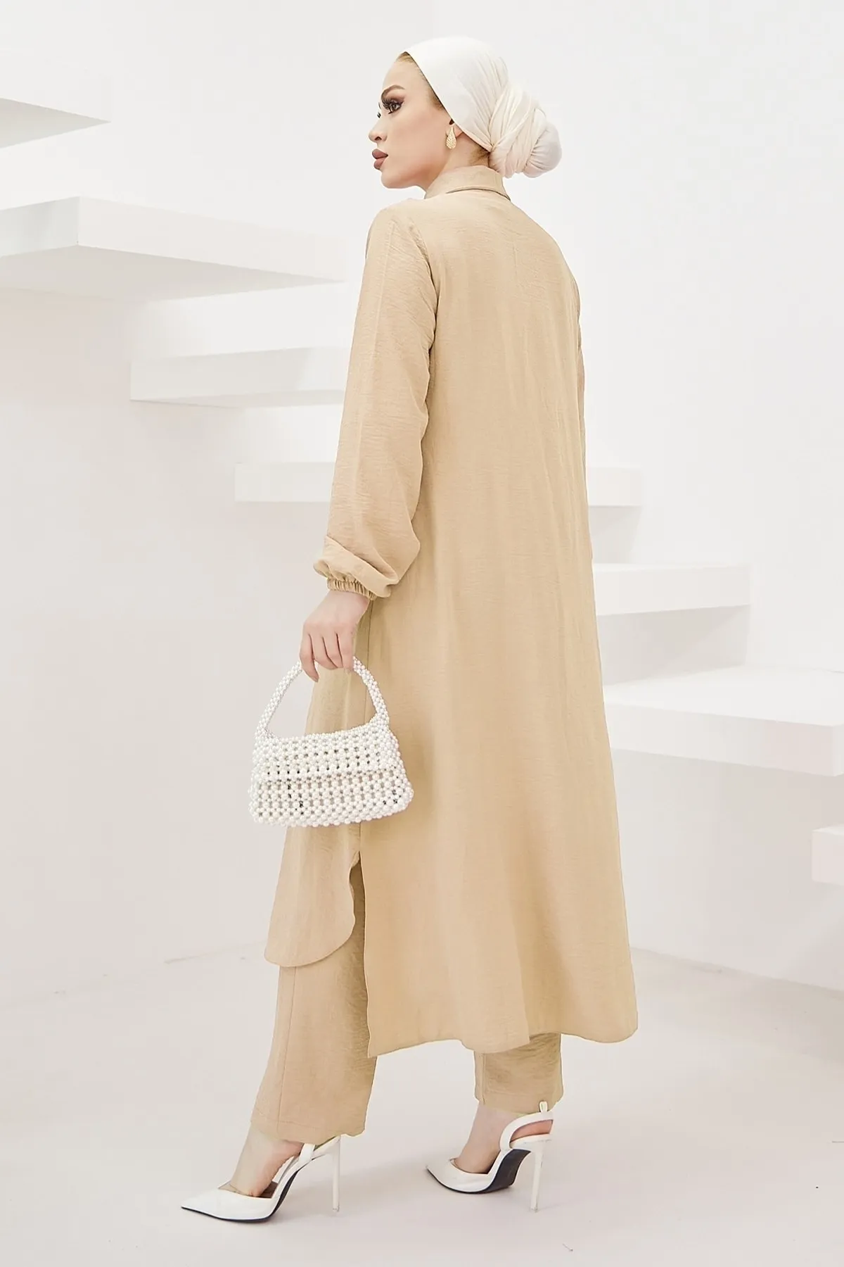 InStyle  Perlenbestickter Ayrobin-Doppelanzug – Beige