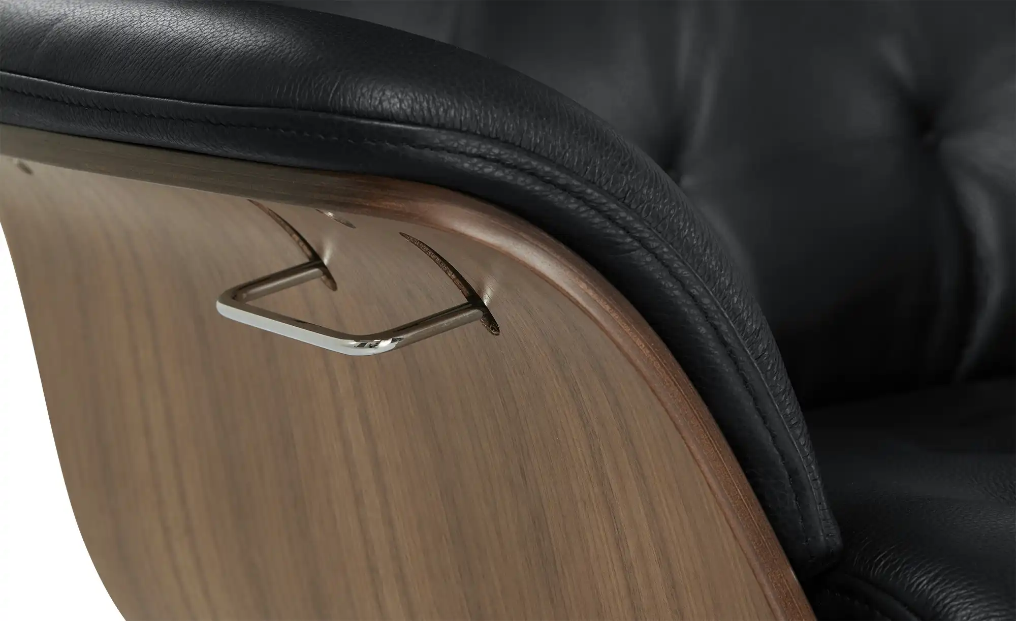Sessel in Leder mit Knopfnaht