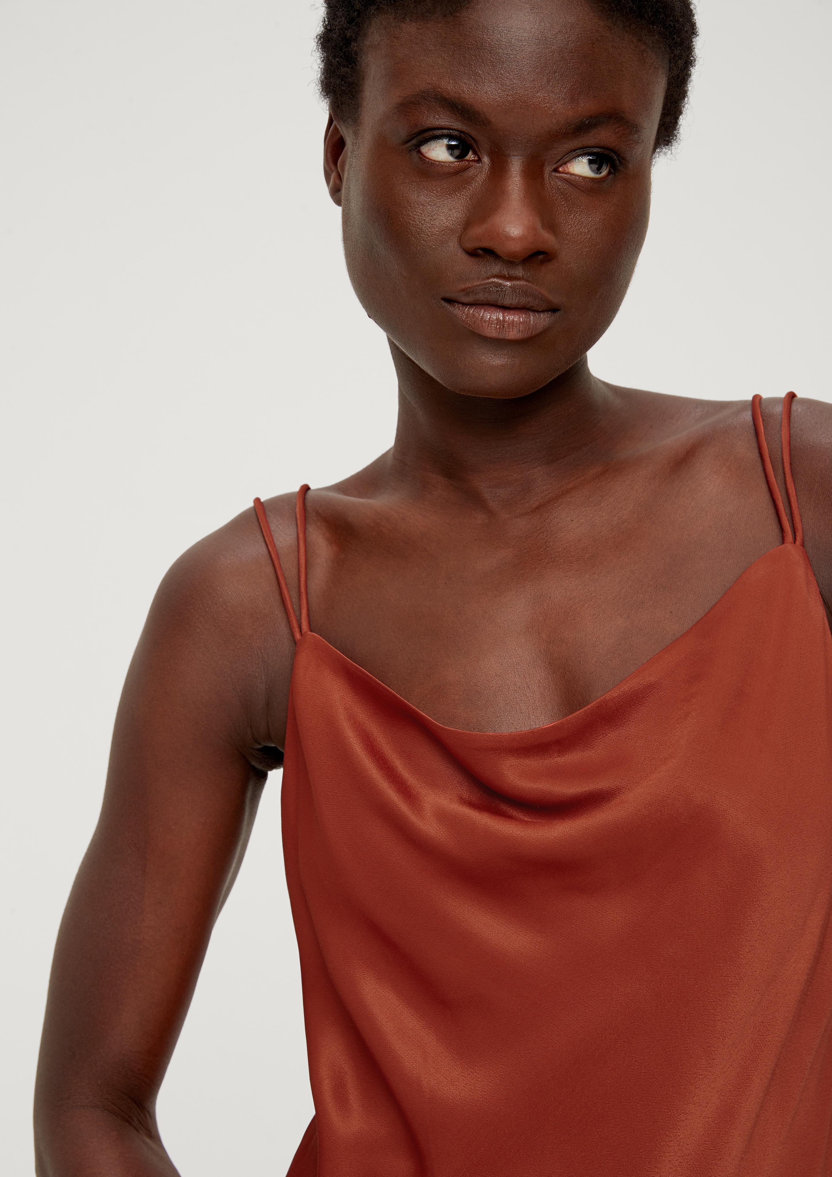 Satin-Top aus Viskose  2132060-2813