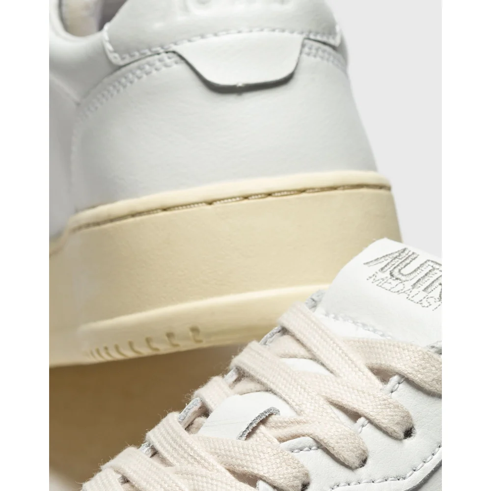 Autry Medalist WMNS Low AULWLL15 / weiss