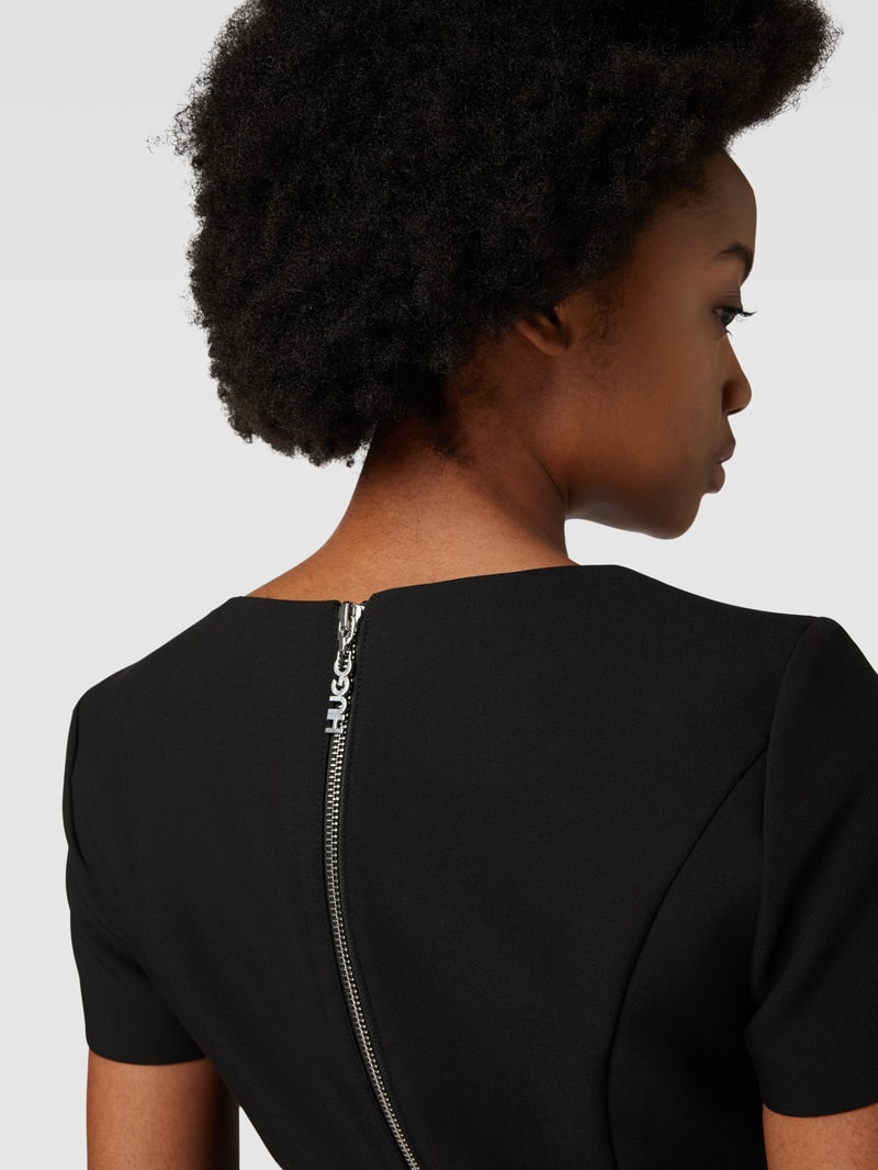 Midikleid mit V-Ausschnitt Modell 'Kalamara' in schwarz