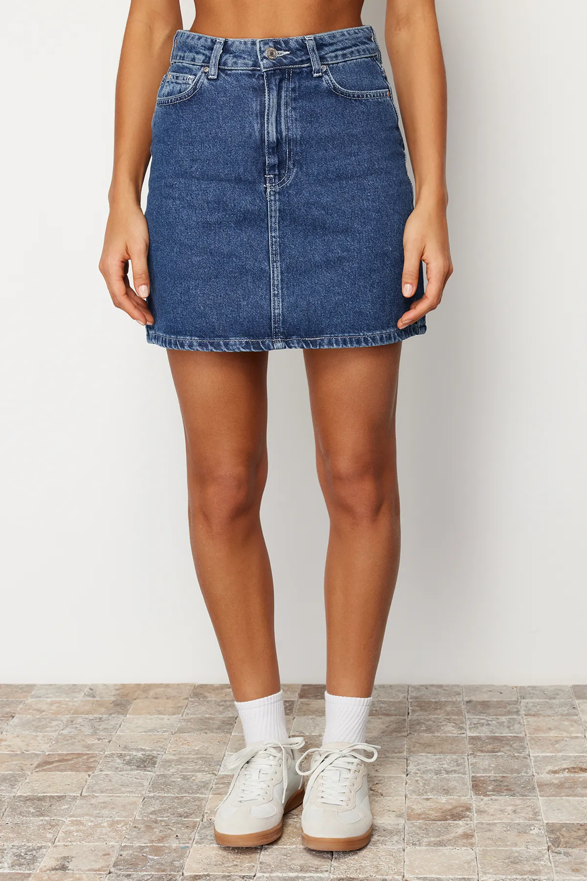 Trendyol Collection  Blauer Mini-Jeansrock mit hoher Taille TWOSS24ET00063