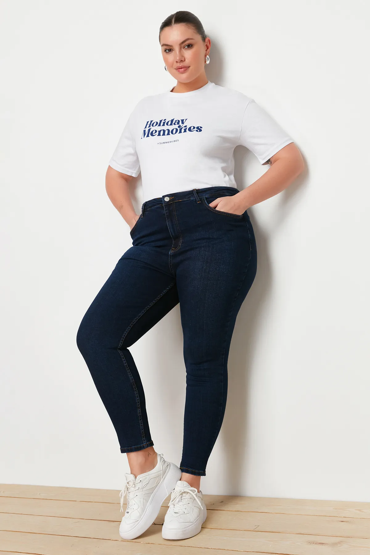 Trendyol Curve  Dunkelblaue, dehnbare Skinny-Jeans mit hoher Taille TBBAW23JE00000