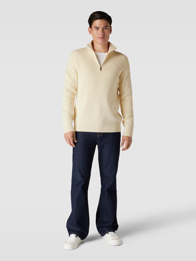 Strickpullover mit Stehkragen und Reißverschluss in ecru