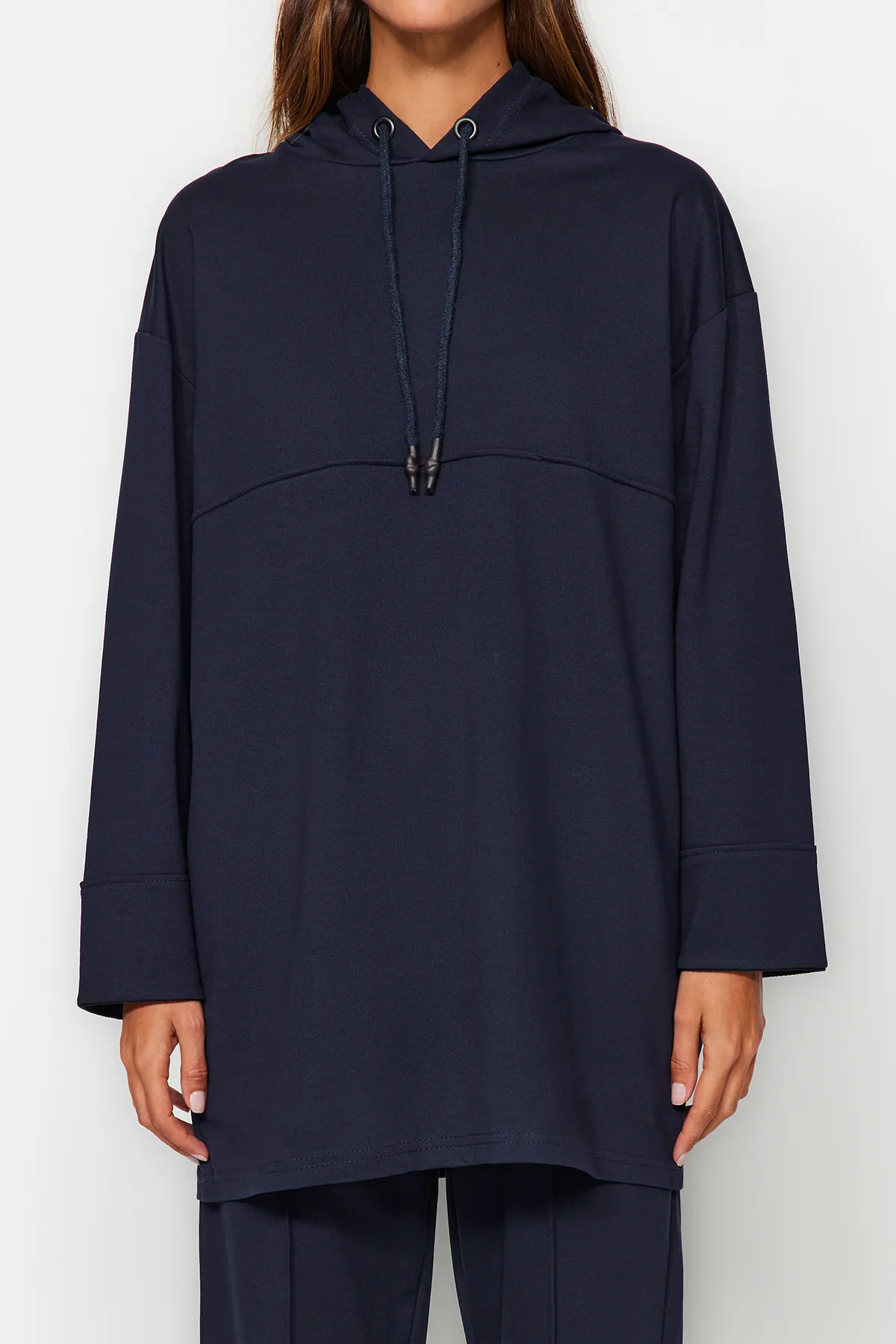Trendyol Modest  Marineblaues Strick-Trainingsanzug-Set mit Kapuze TCTAW23EN00012
