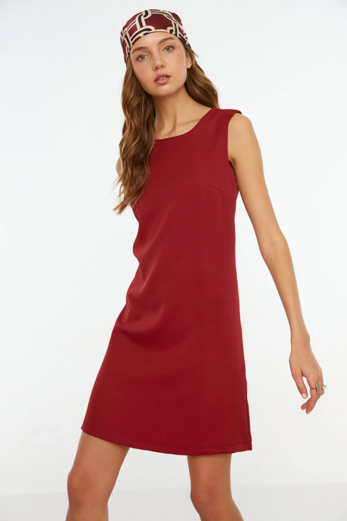 Trendyol Collection  Ärmelloses, bordeauxrotes Basic-Webkleid TWOSS19FG0063