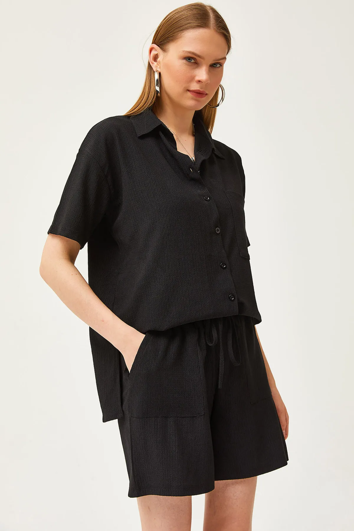 Olalook  Schwarzes Damen-Set mit Oberteil, Hemd, Unterteil und Shorts, TKM-19000284