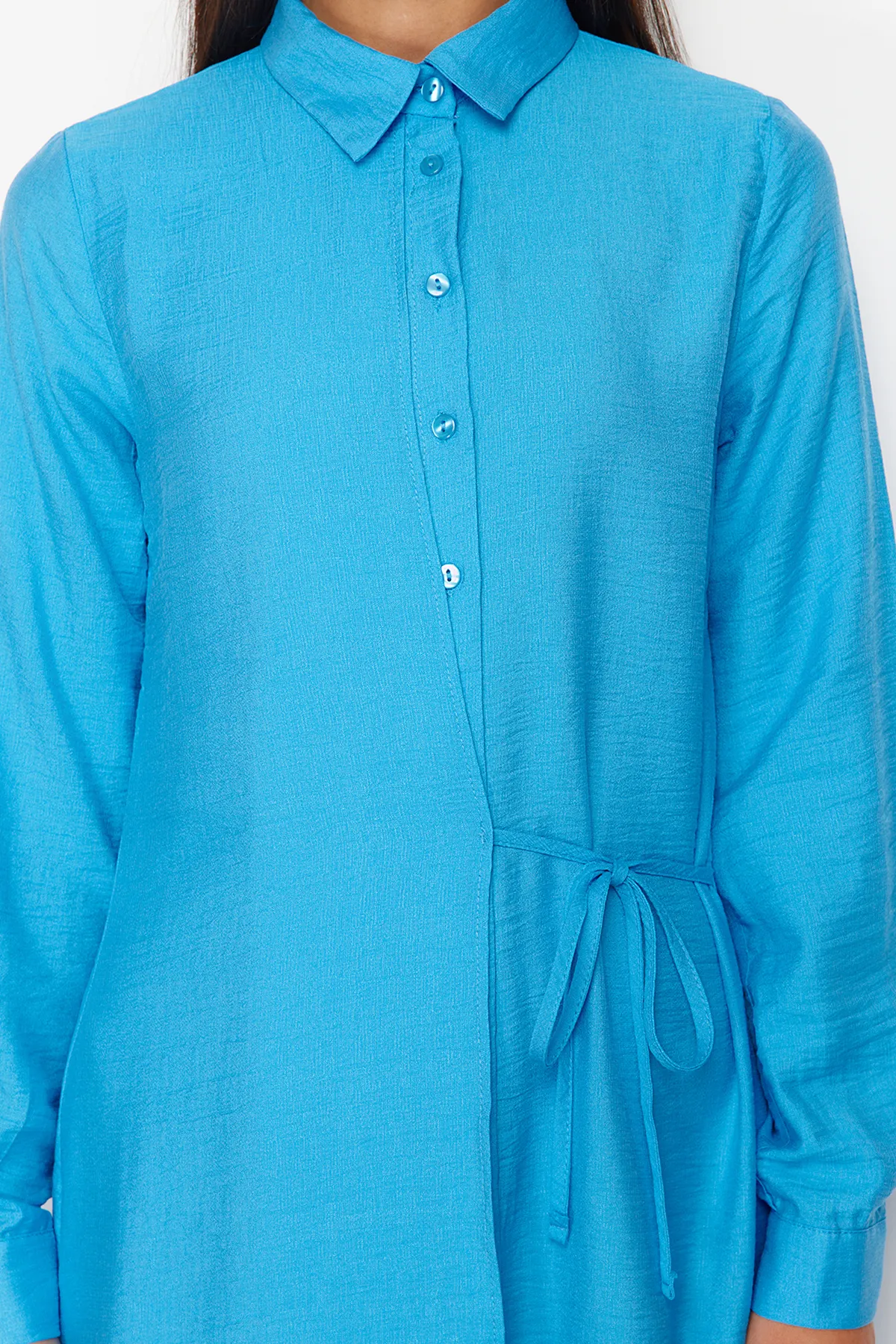 Trendyol Modest  Türkises, seitlich gebundenes, gewebtes Hemdkleid in Leinenoptik TCTSS22EB0025
