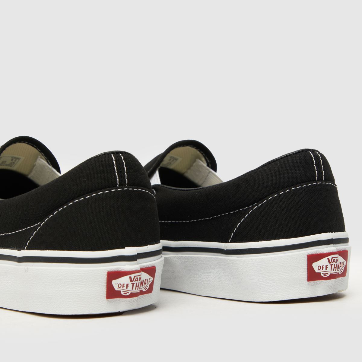 Vans Classic Slip Vi cipők fekete-fehér színben