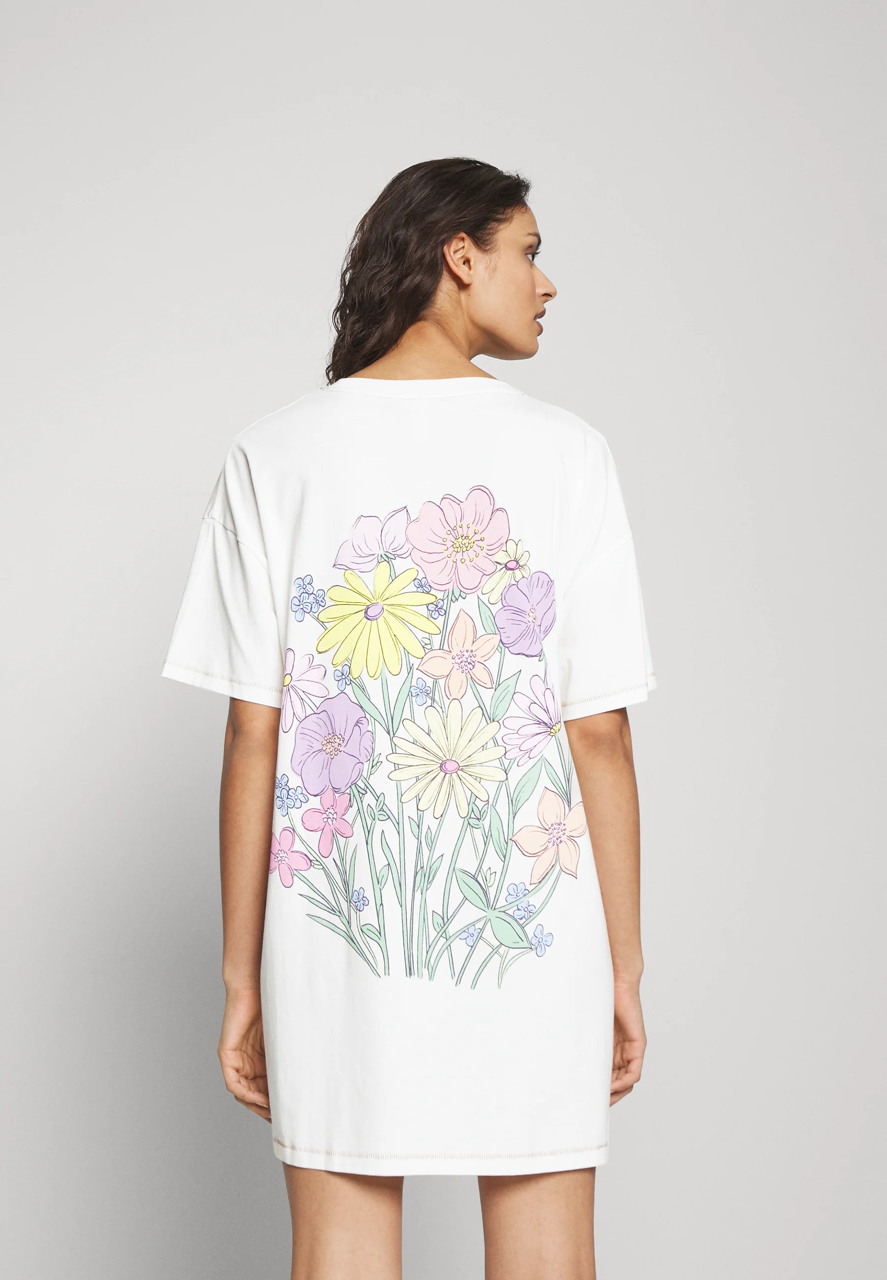 Camisón de algodón sobre el cuerpo