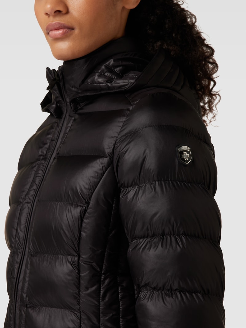 Steppjacke mit Label-Detail Modell 'HIGHCLASS' in schwarz