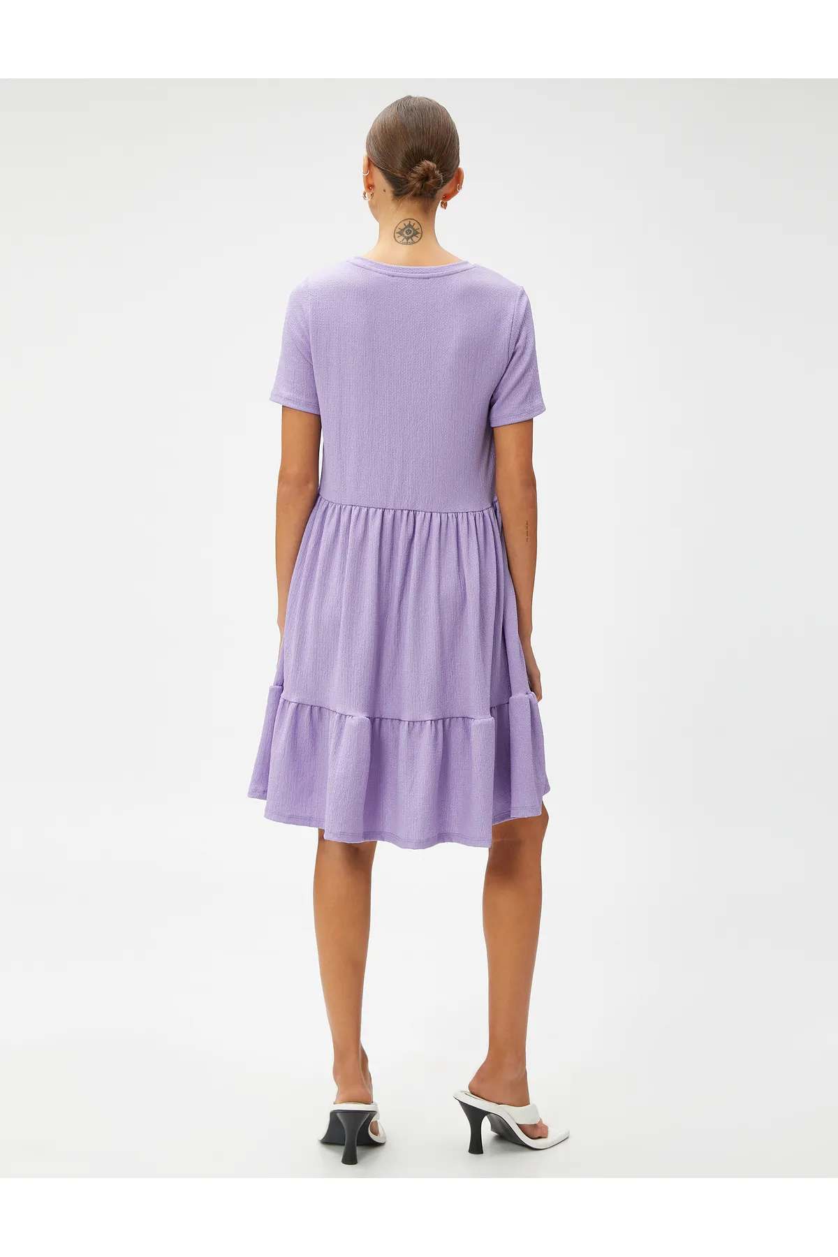 Koton  Kurzes Kleid mit kurzen Ärmeln und Rundhalsausschnitt