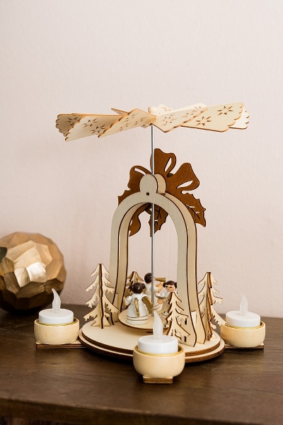 MyFlair Wooden Pyramid