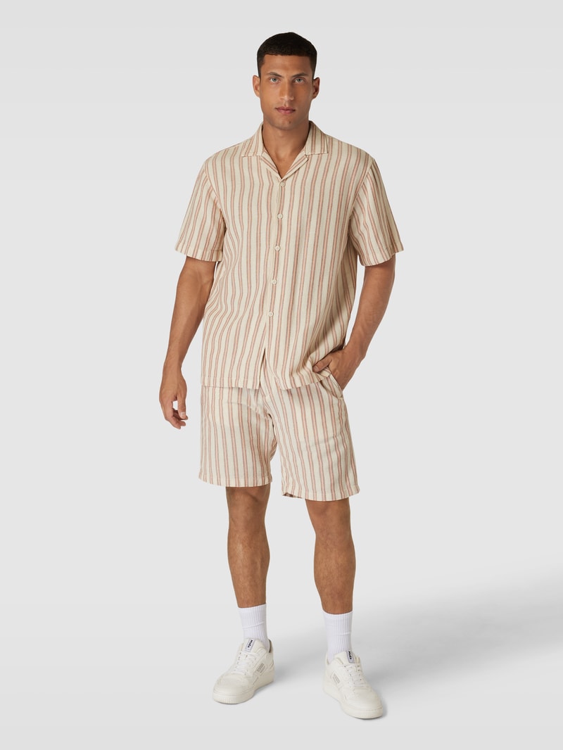 Comfort Fit Bermudas mit Streifenmuster Modell 'BRODY' in offwhite