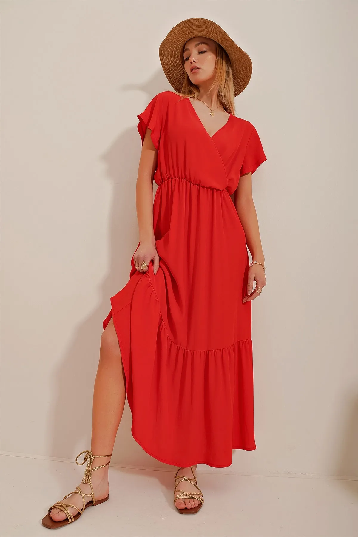 Trend Alaçatı Stili  Damen-Kleid in Crinkle-Optik in Maxilänge mit zweireihigem Kragen und Granatapfelblüten ALC-X4373