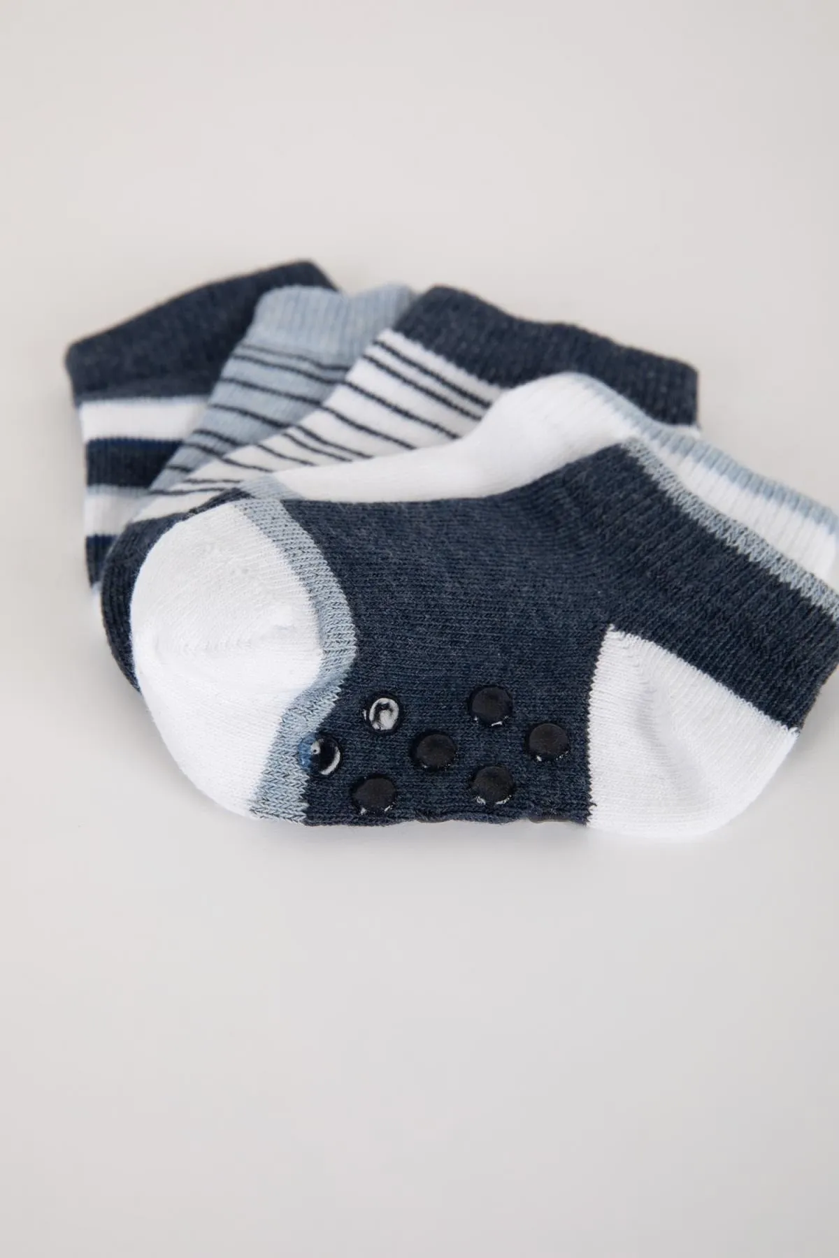 DeFacto  Nahtlose 5-teilige Baby-Socken aus Baumwolle für Jungen A1405a5ns