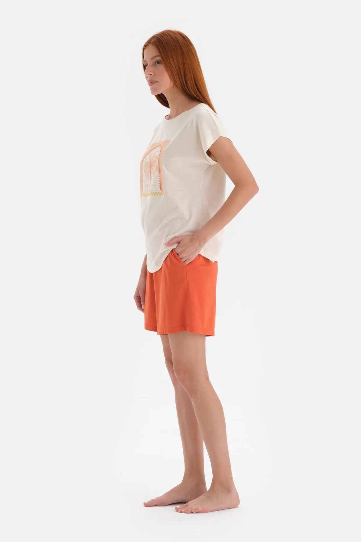 Dagi  Off-White Pyjama-Set mit bedruckten Shorts und Rundhalsausschnitt