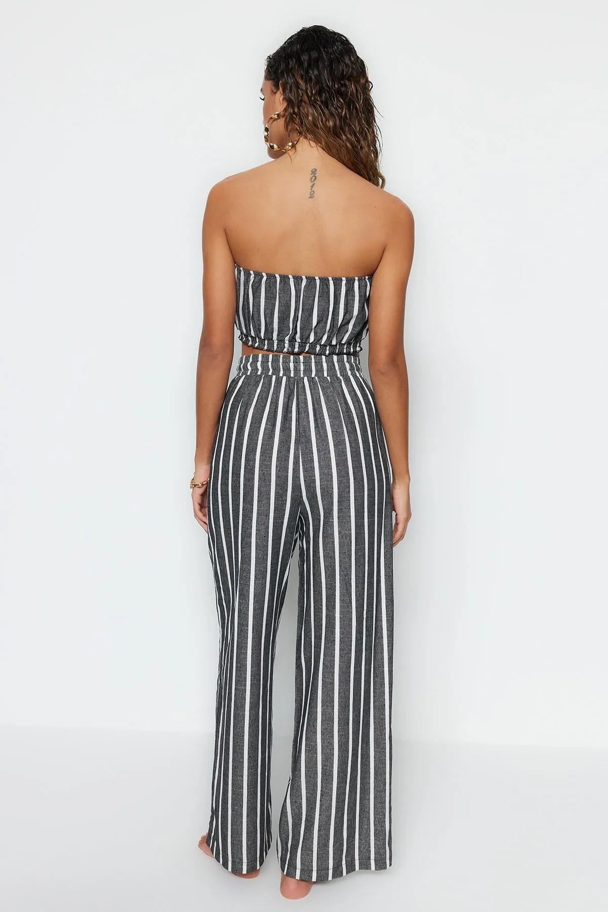 Trendyol Collection  Gestreiftes gewebtes Blusen-Hosen-Set TBESS23AU00001