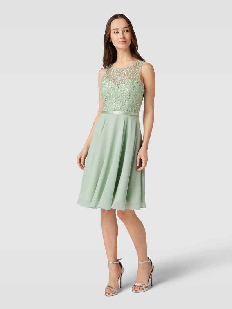 Cocktailkleid mit Strasssteinbesatz in hellgrün