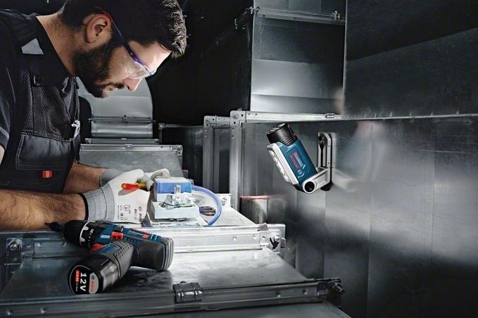 „Bosch Blue 06014A0000 GLI 12V-330“ belaidis prožektorius, 12 voltų, be akumuliatorių ir įkroviklio