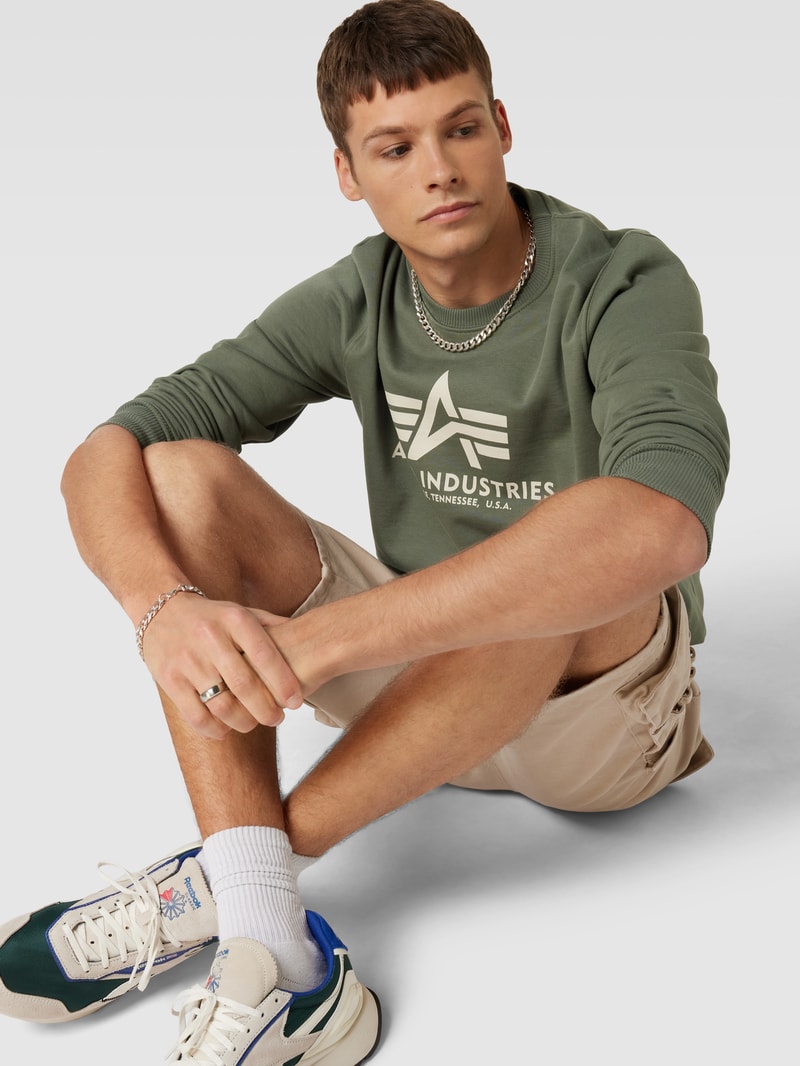 Sweatshirt mit Label-Print Modell 'BASIC' in olivgrün