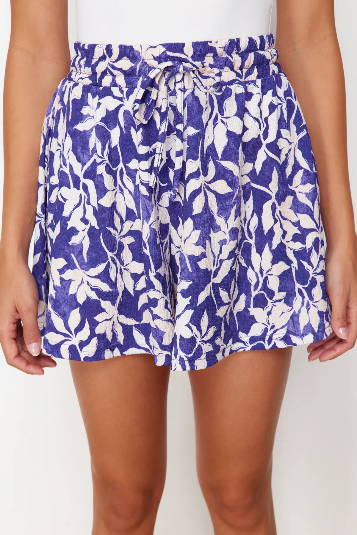 Trendyol Collection  Lila gemusterte Relaxed Fit Shorts mit normaler Taille und Wickel-/Strukturstrickmuster TWOSS22SR0212