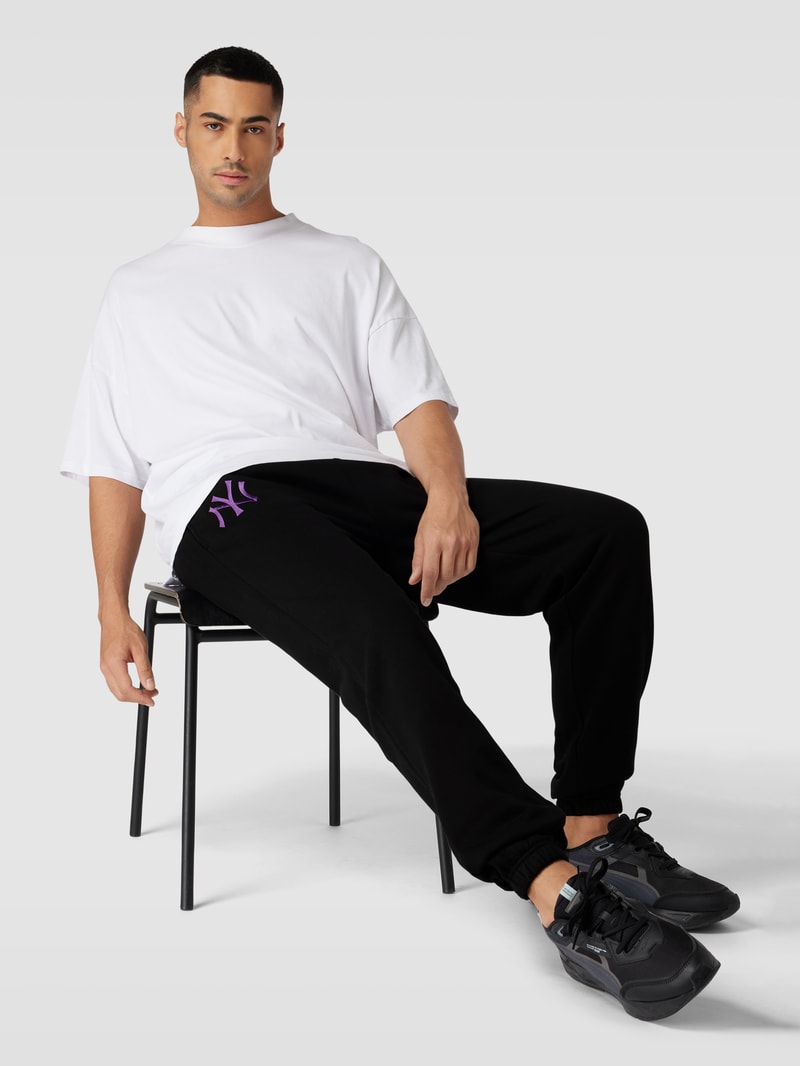 Sweatpants mit Motiv-Stitching Modell 'LEAGUE ESSENTIALS' in schwarz