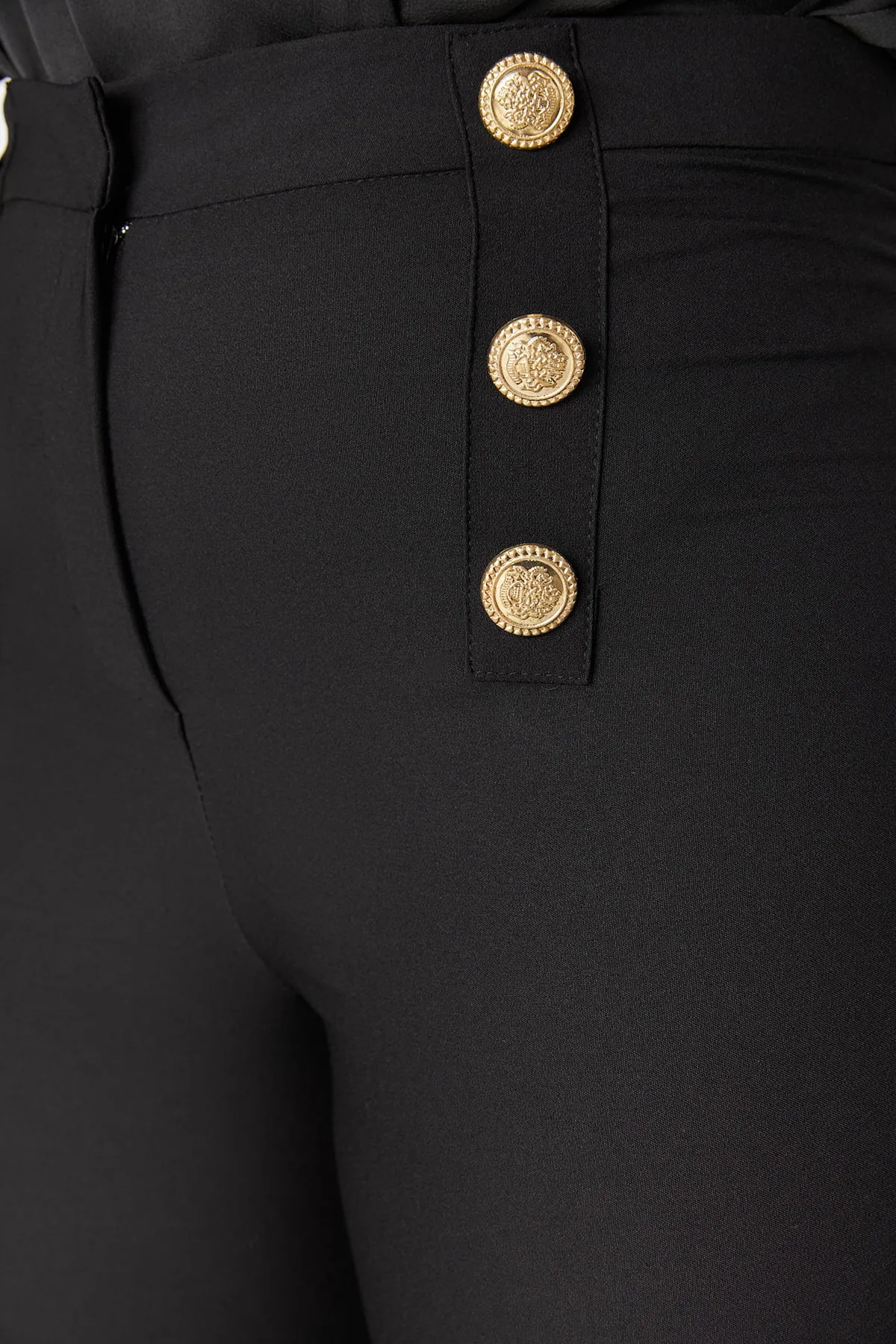 Trendyol Curve  Schwarze Erholungshose mit spanischem Bein, gewebt TBBAW23AR00057