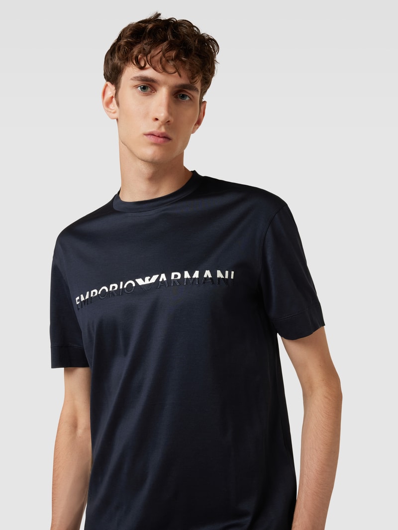 T-Shirt mit Label-Stitching in marineblau
