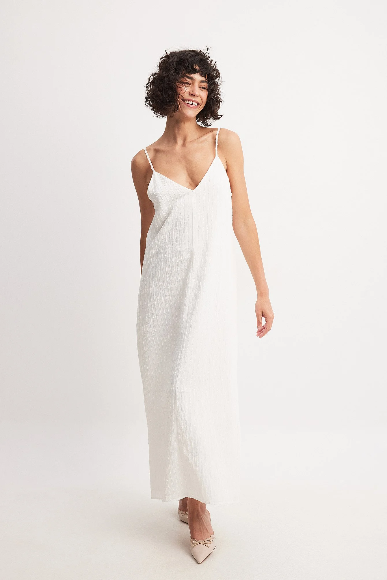 Texturiertes Midikleid mit Trägern und Streifen