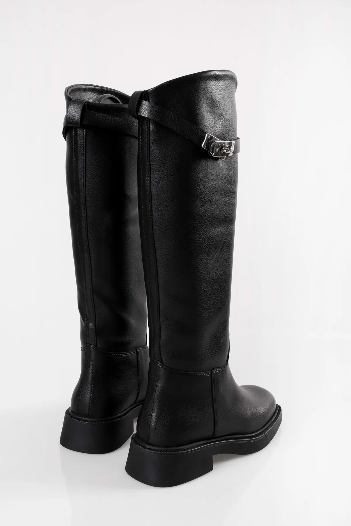 Shoeberry  Schwarze Gaiza-Stiefel mit dicker Sohle und Schnalle für Damen