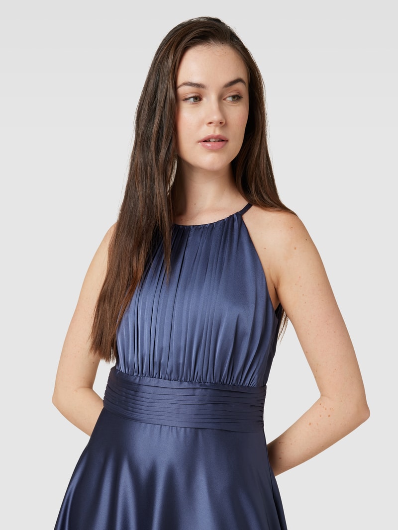 Abendkleid mit Plisseefalten in rauchblau