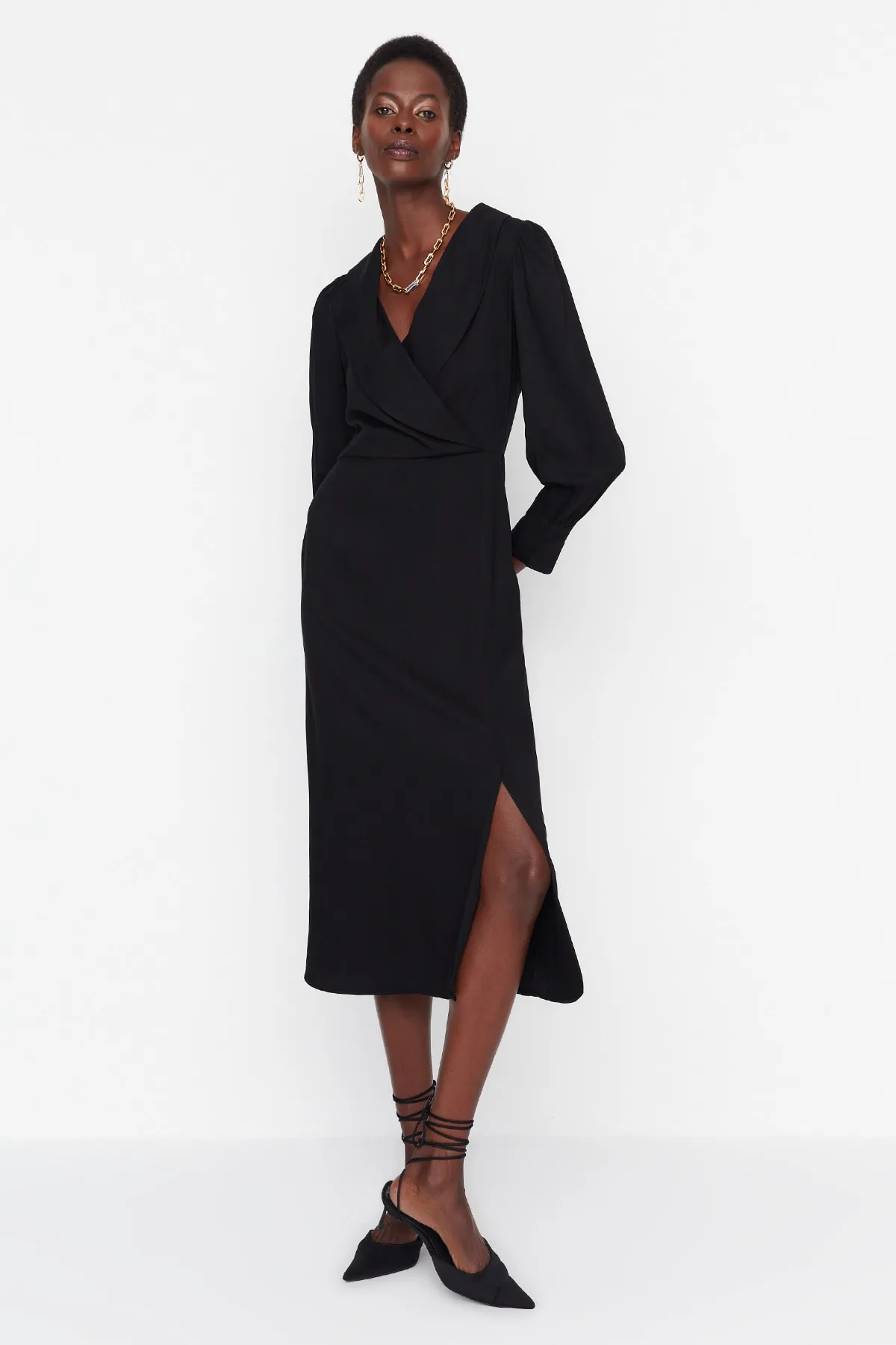 Trendyol Collection  Schwarzes, zweireihiges, gewebtes Kleid mit Kragen TWOAW21EL0230