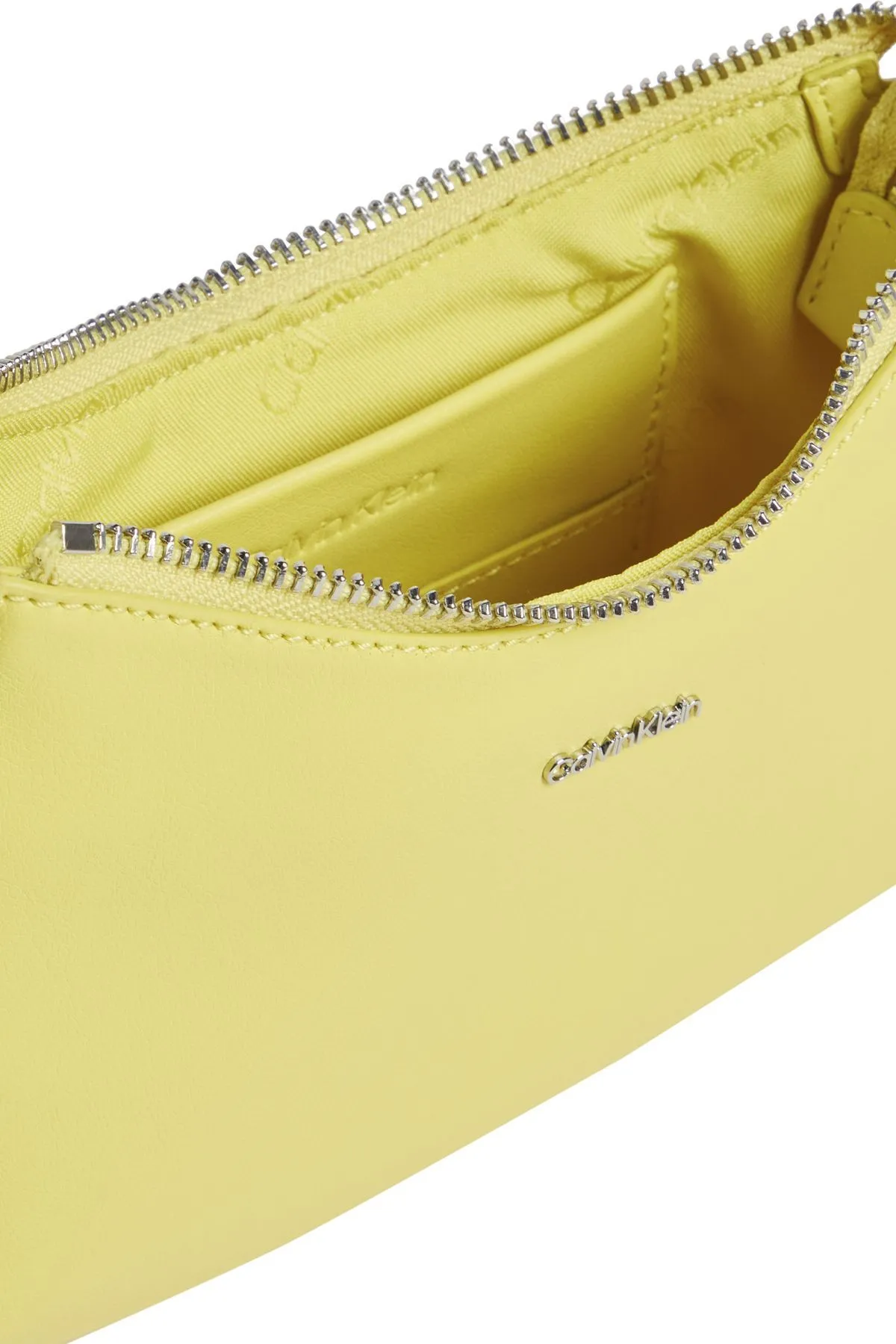 Calvin Klein  CK MUST WEICHE UMHÄNGETASCHE
