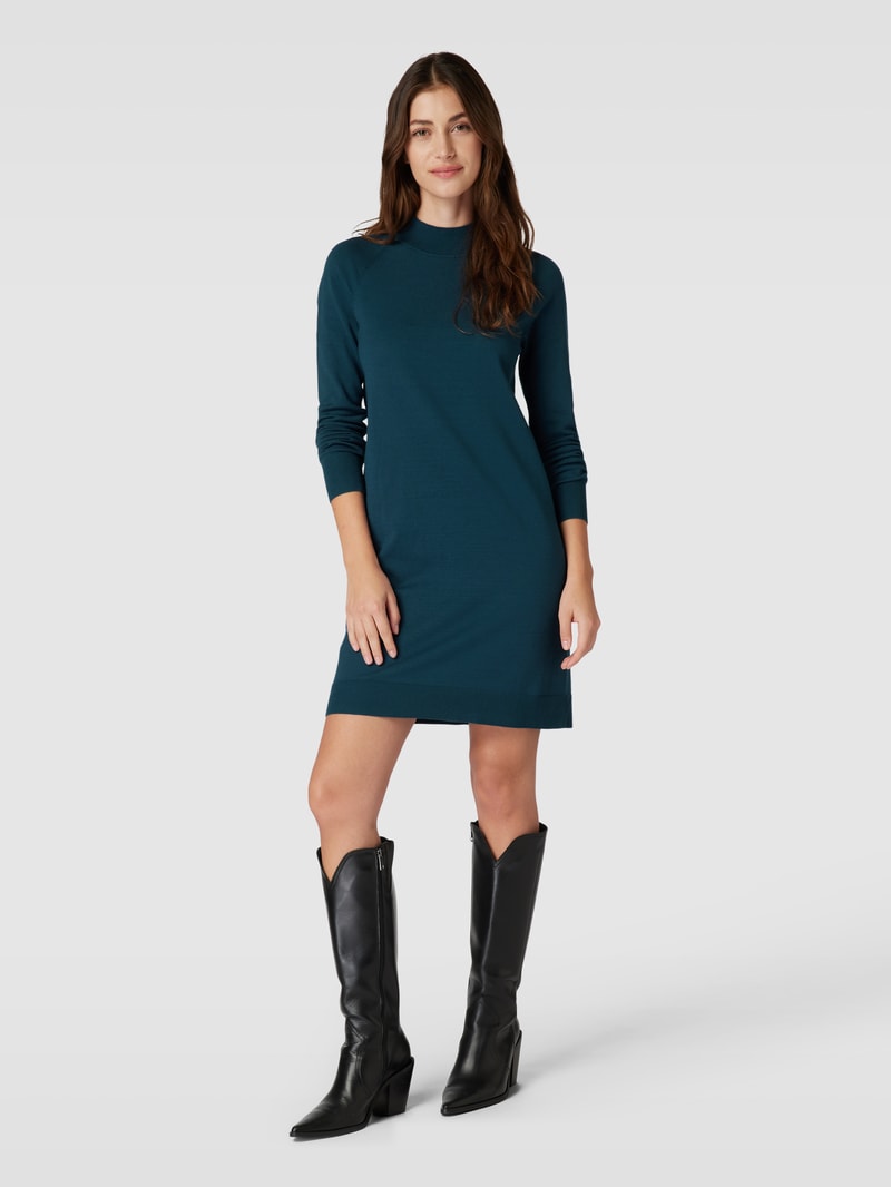 Knielanges Strickkleid mit kleinem Stehkragen in petrol