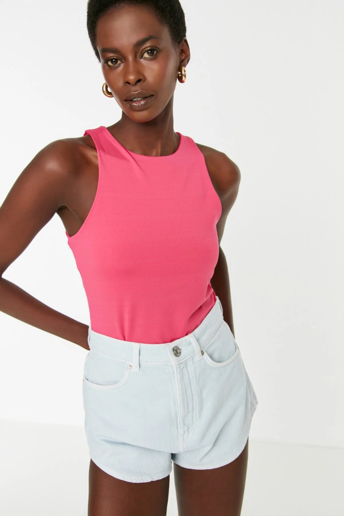 Trendyol Collection  Rosa Neckholder-Body aus Strick mit flexiblem Druckknopfverschluss TWOSS20BD0044