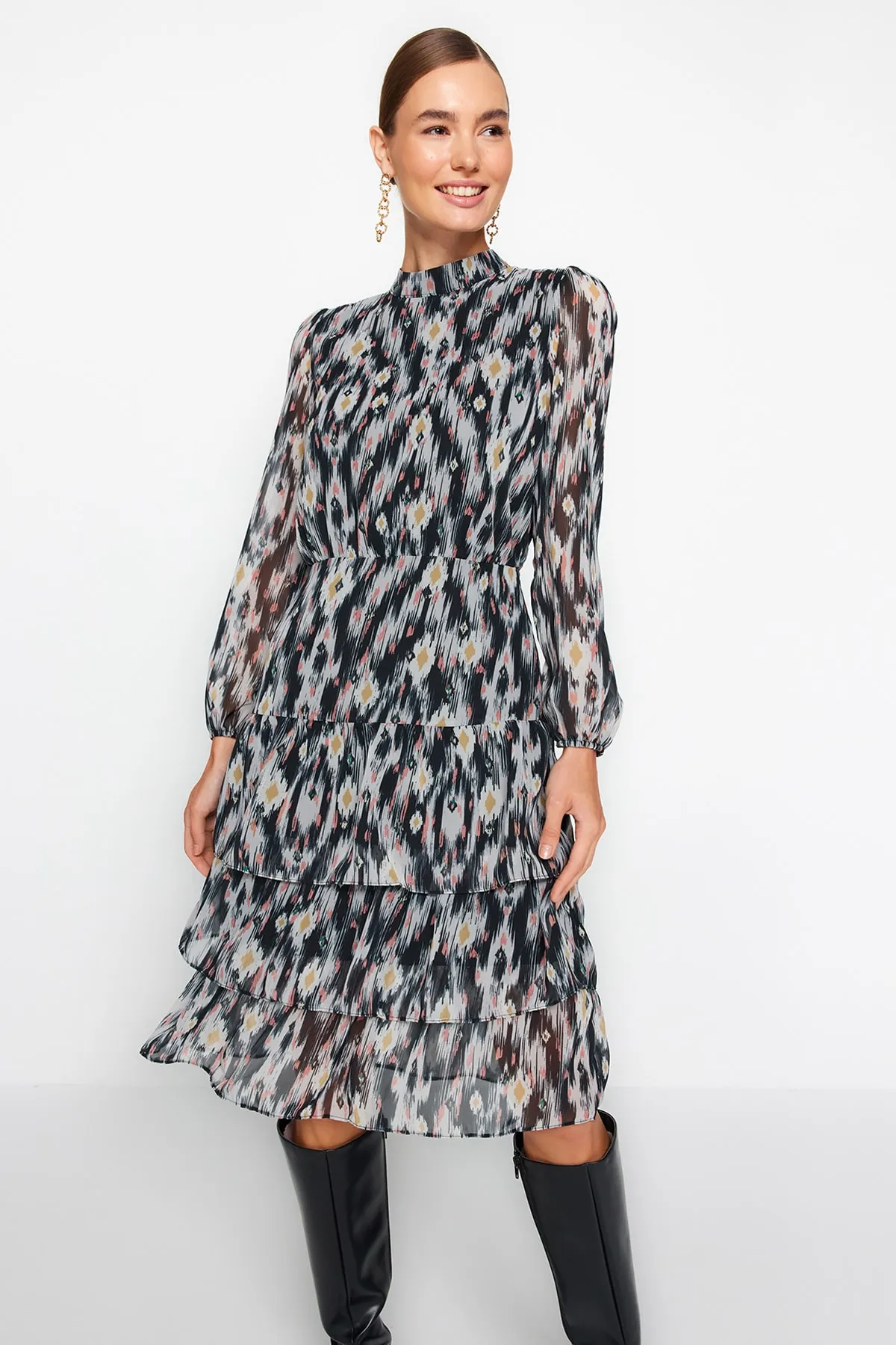 Trendyol Collection  Mehrfarbiges Volant-Webkleid TWOAW21EL0354