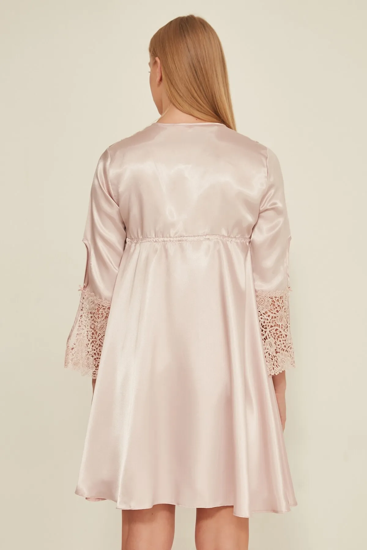 C&City  920 2-teiliges Aussteuerset für Damen, Nachthemd, Morgenmantel, Puder