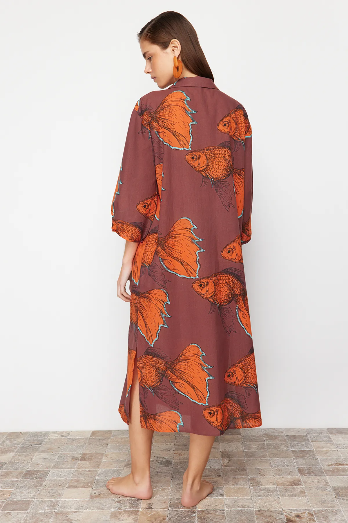 Trendyol Collection  Gewebtes Midi-Strandkleid mit weiter Passform und Animalprint TBESS22EL0009