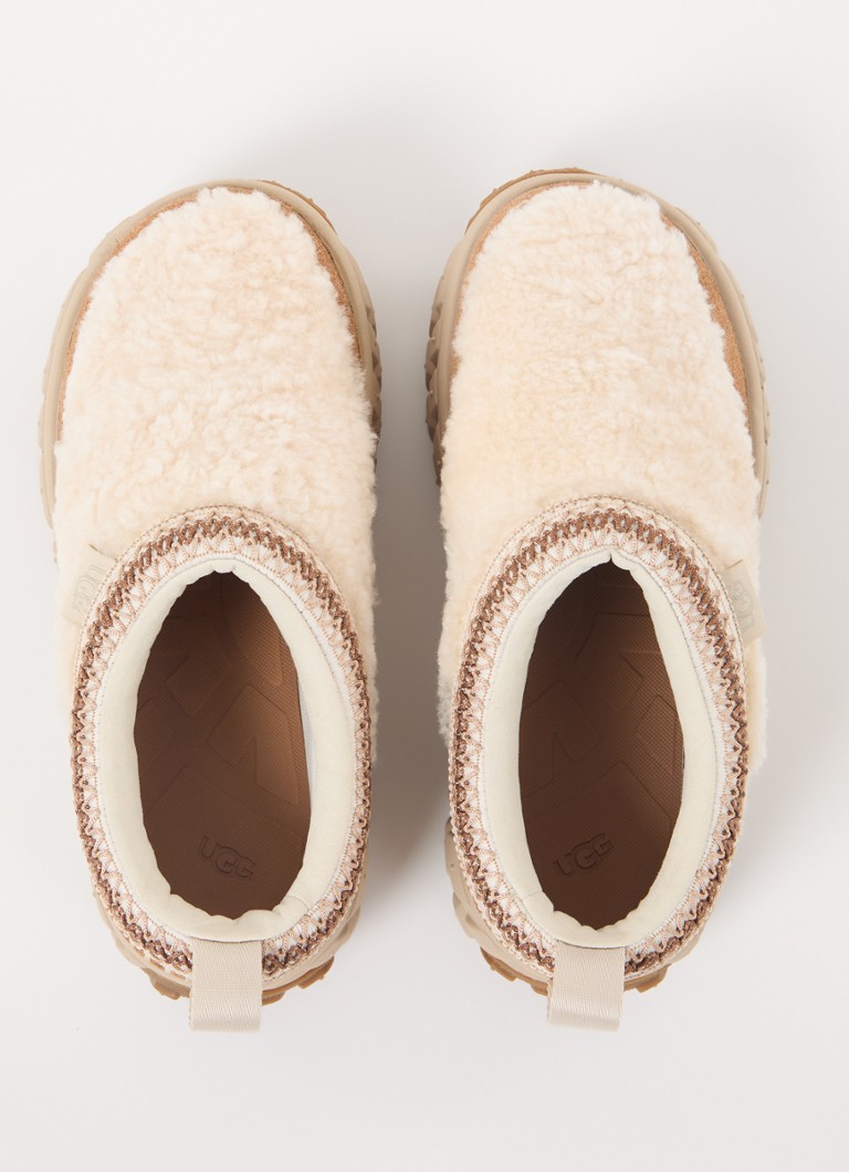 UGG Venture Daze: wygodne mokasyny z owczej skóry z detalami zamszowymi.