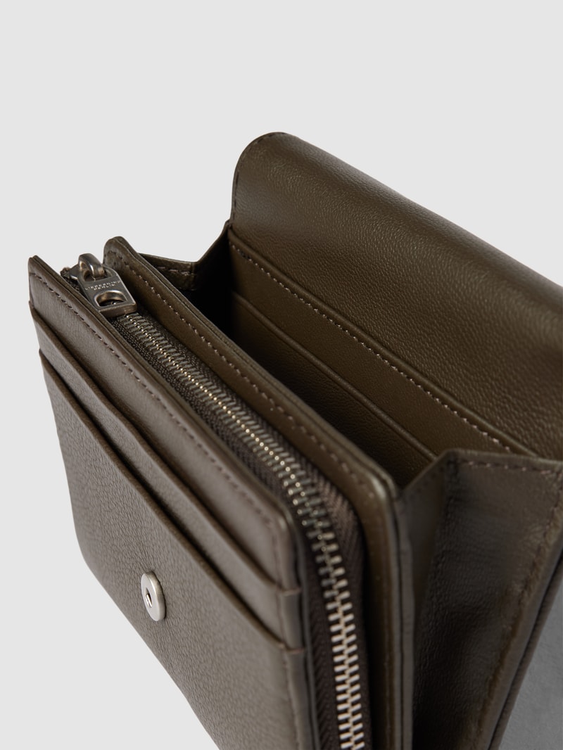 Portemonnaie mit Label-Detail Modell 'Classics Nora' in schilf