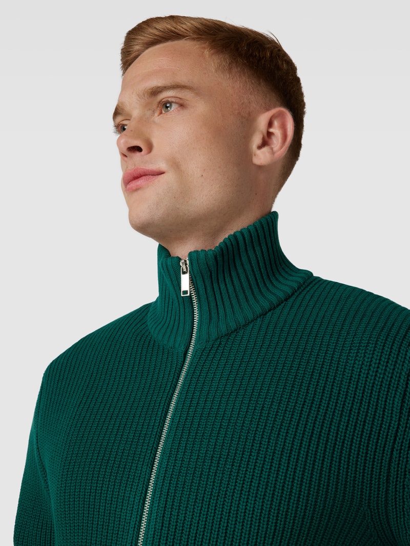 Strickjacke mit Stehkragen Modell 'MAIK' in dunkelgrün
