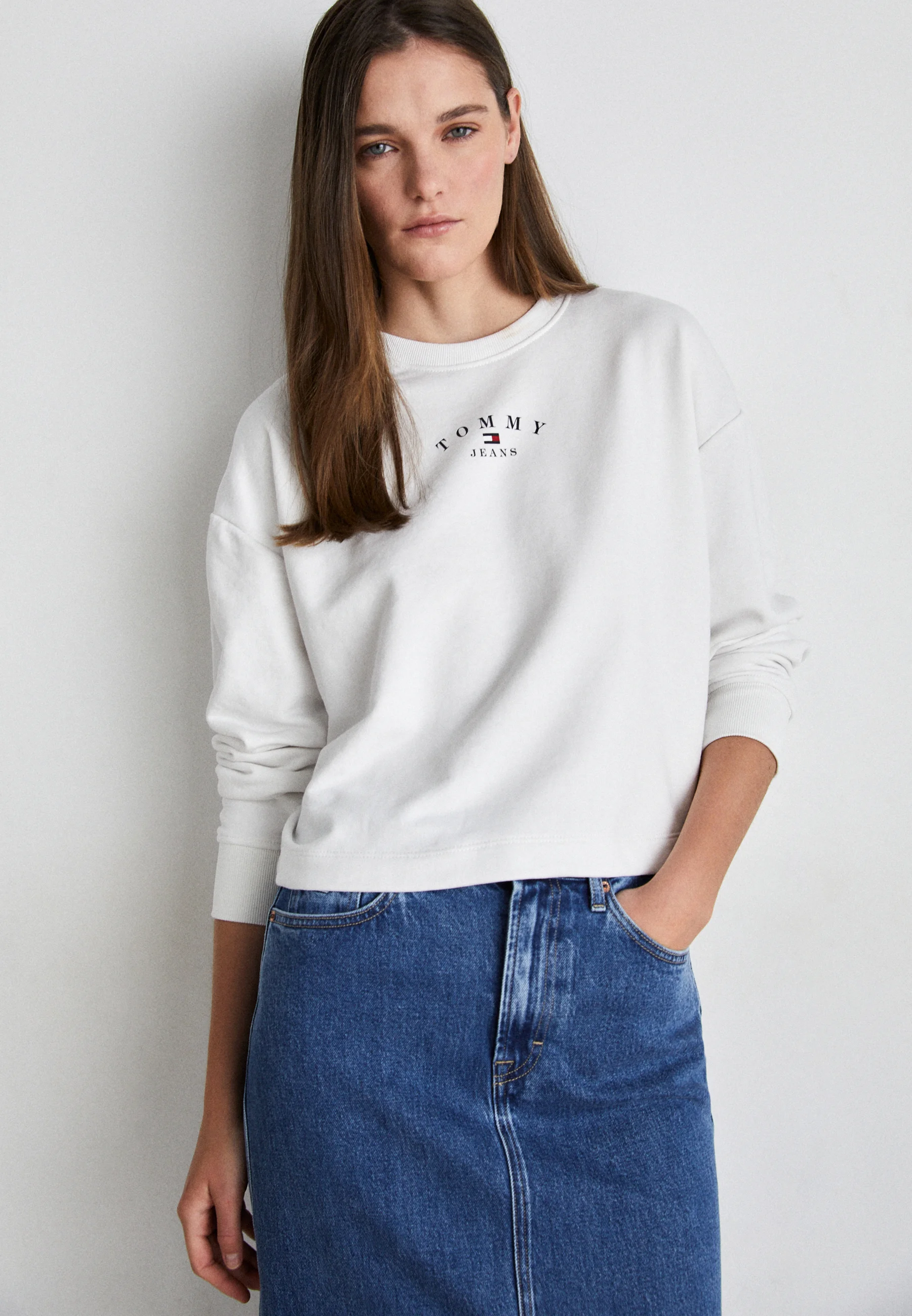 Sudadera Tommy Jeans Essential Logo Crew