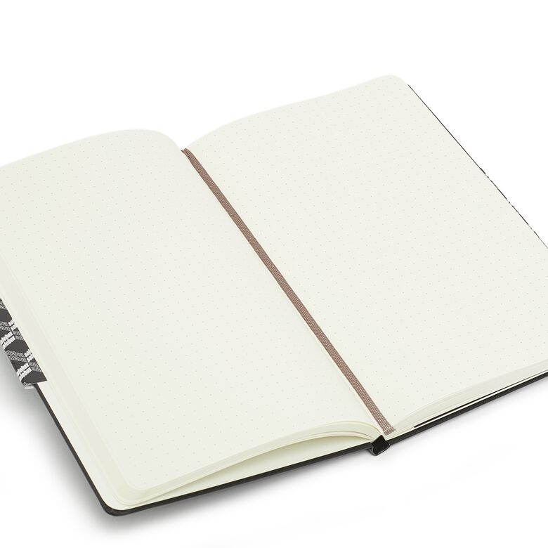 solebox x Moleskine Notizbuch black