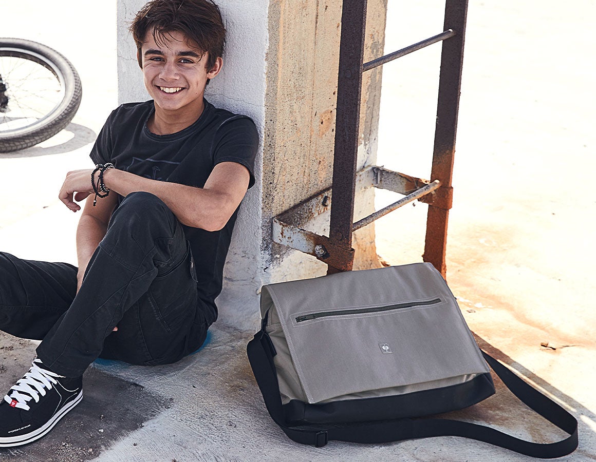 Messenger Bag e.s.motion ten