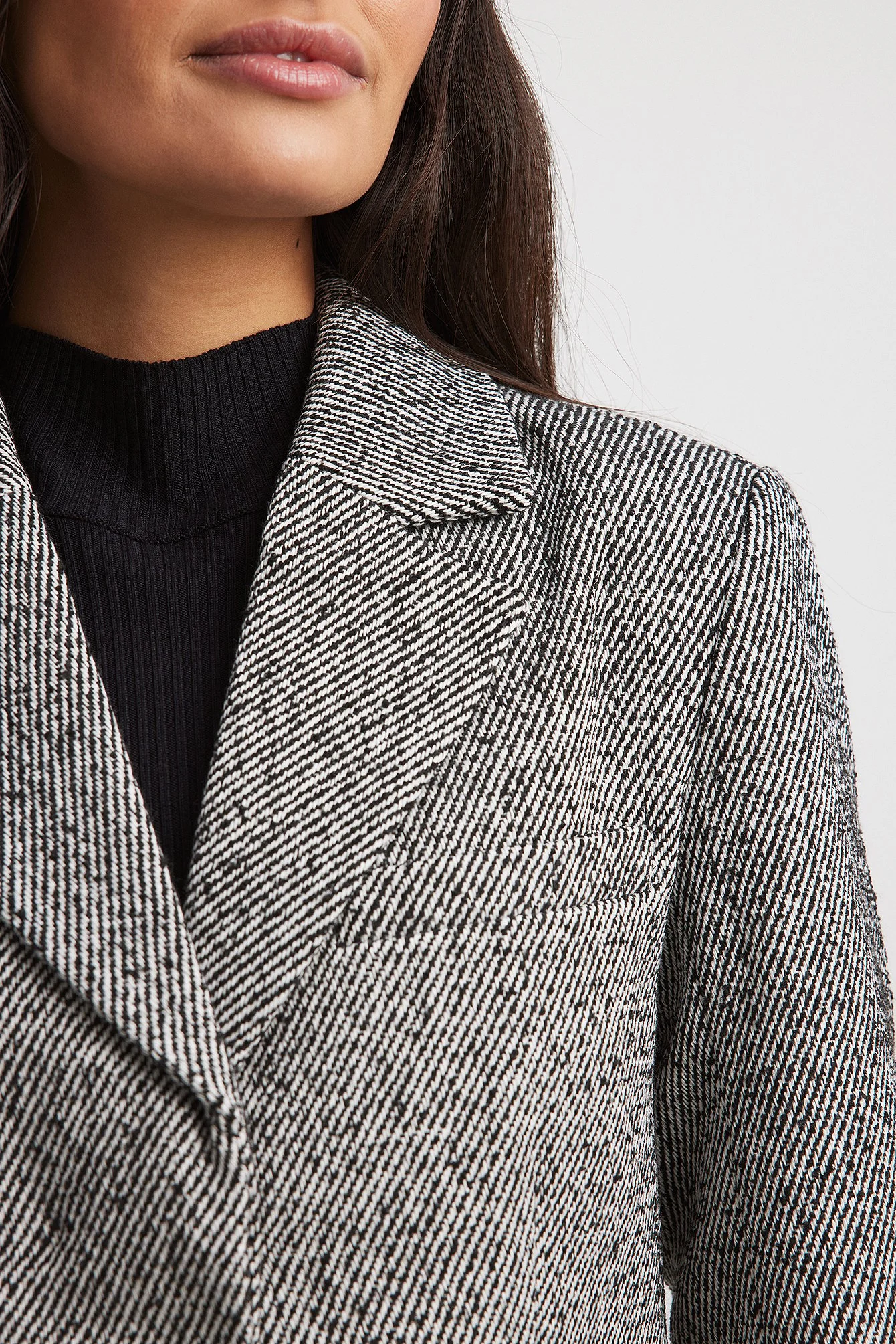 Maßgeschneiderter Tweed-Blazer mit Schulterpolstern