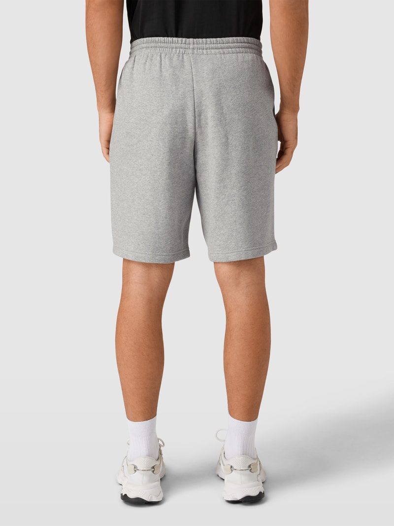Shorts mit Label-Stitching in mittelgrau